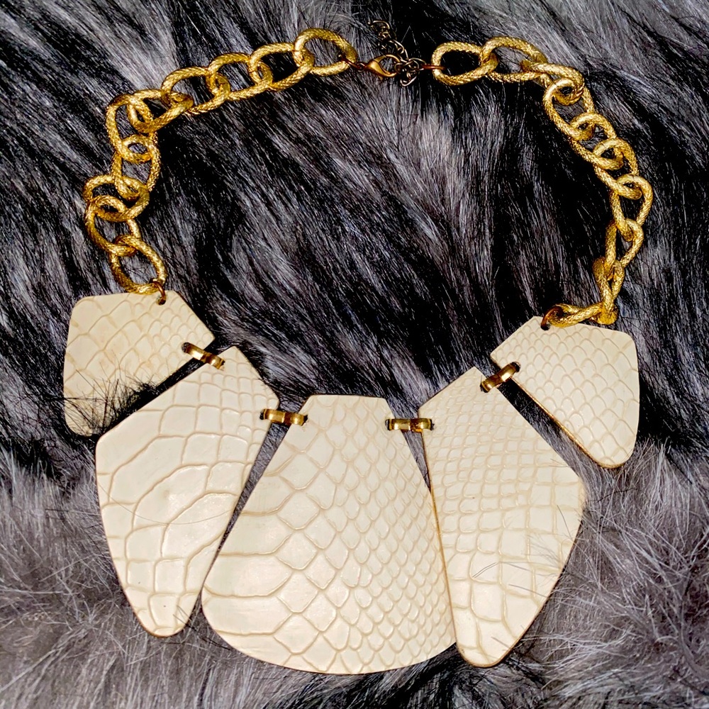 Beautiful necklace cream color
